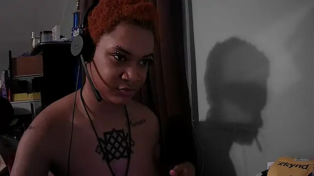 nickytheehawtie online show from 4, 5, 2026
