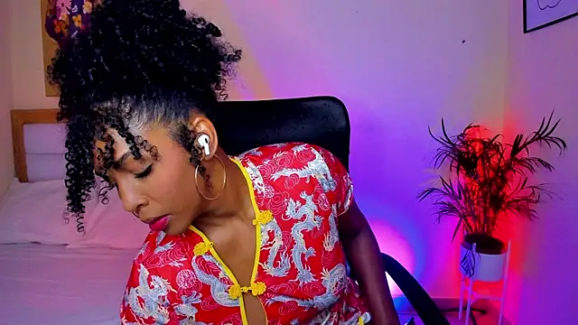AitanaBrown  online show from 5, 5, 2026