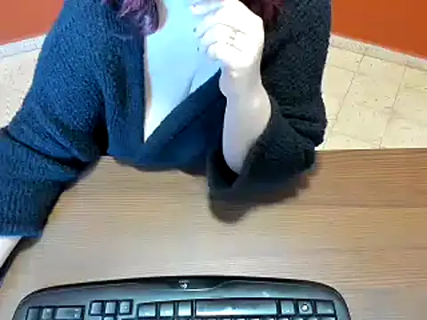 NikkiHolland online show from 7, 2, 2025