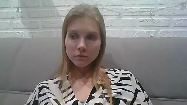 Snapshot of MaryMiton chatting on 19, 10, 2025 MaryMiton online show from 19, 10, 2025