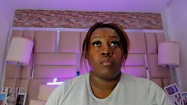 ShaniaBrownn online show from 1, 10, 2025