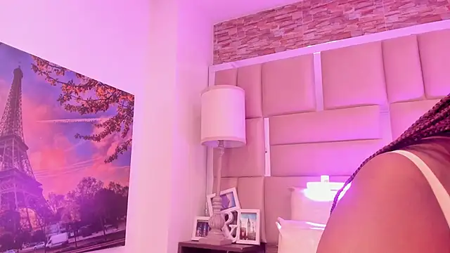 ShaniaBrownn online show from 7, 5, 2026