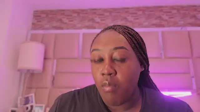 ShaniaBrownn online show from 5, 6, 2026