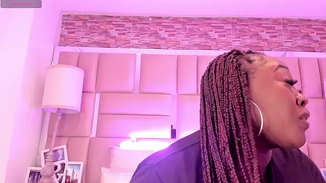 ShaniaBrownn online show from 13, 6, 2026