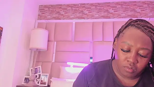 ShaniaBrownn online show from 20, 6, 2026