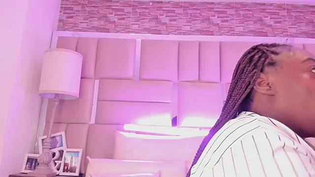ShaniaBrownn online show from 21, 6, 2026