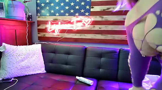 LeighAnnFox online show from 8, 1, 2025