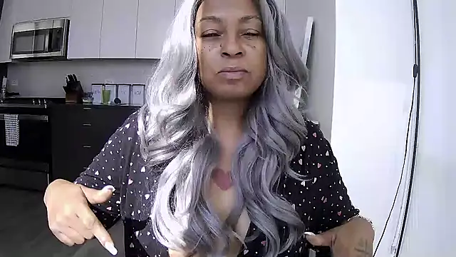 MSweetLindaParks online show from 15, 7, 2026