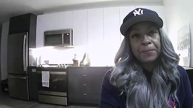 MSweetLindaParks online show from 17, 7, 2026