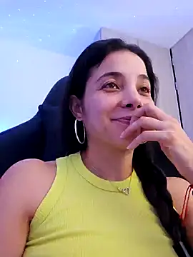 Snapshot of miaeyes chatting on 11, 1, 2025 miaeyes online show from 11, 1, 2025