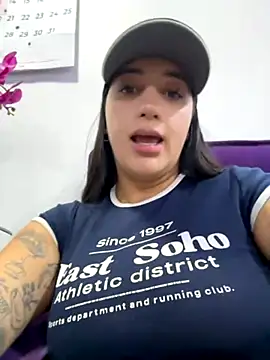 Snapshot of Hannahoff chatting on 12, 11, 2025 Hannahoff online show from 12, 11, 2025