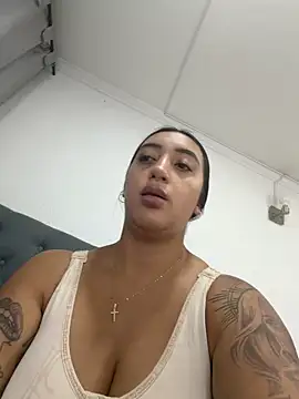 Snapshot of Hannahoff chatting on 4, 3, 2026 Hannahoff online show from 4, 3, 2026