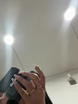 Snapshot of Hannahoff chatting on 7, 4, 2026 Hannahoff online show from 7, 4, 2026