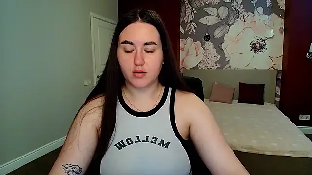 Roxie Bradley online show from 27, 6, 2026