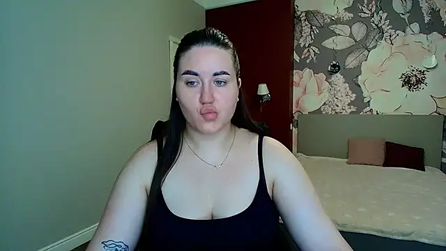 Roxie Bradley online show from 13, 7, 2026