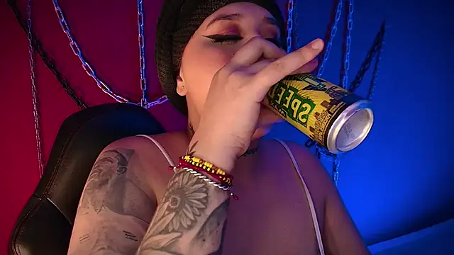 Laura takint online show from 31, 12, 2024