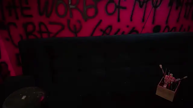 Laura takint online show from 5, 2, 2025