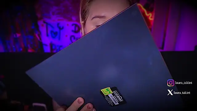 Laura takint online show from 25, 9, 2025