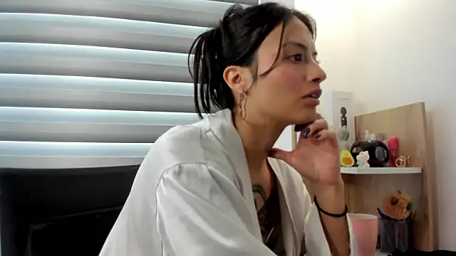 Snapshot of nia__white chatting on 21, 2, 2025 nia  white online show from 21, 2, 2025