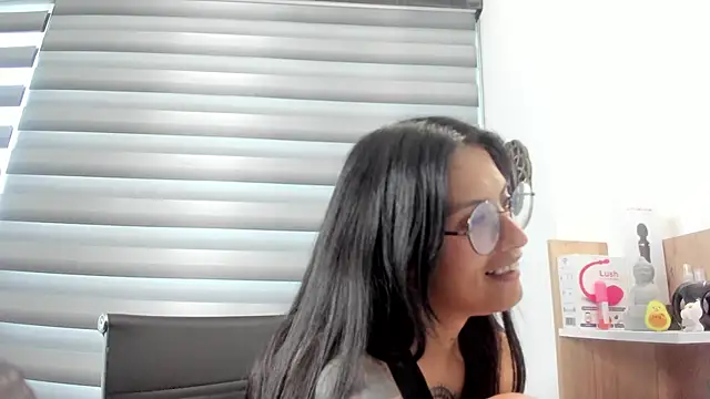 Snapshot of nia__white chatting on 4, 3, 2025 nia  white online show from 4, 3, 2025