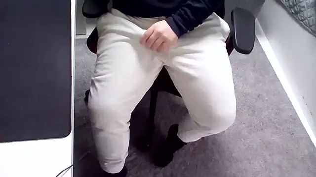 Snapshot of Luishorny19 chatting on 27, 12, 2024 Luishorny19 online show from 27, 12, 2024