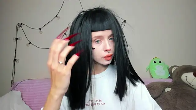 Snapshot of FlowerOfSin2001 chatting on 20, 9, 2025 FlowerOfSin2001 online show from 20, 9, 2025