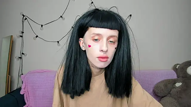 Snapshot of FlowerOfSin2001 chatting on 1, 10, 2025 FlowerOfSin2001 online show from 1, 10, 2025