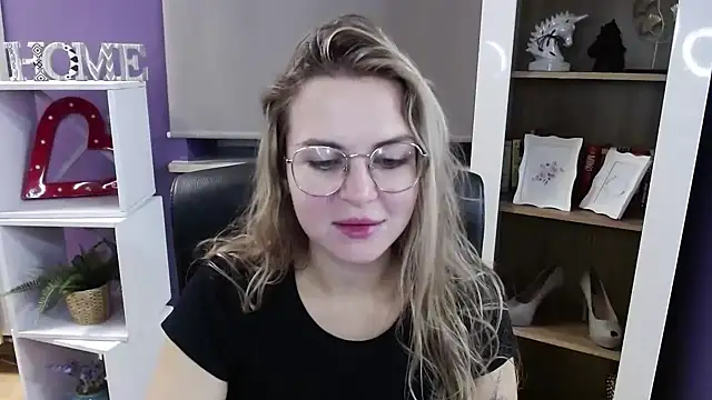 Zoey Erotic online show from 27, 10, 2025