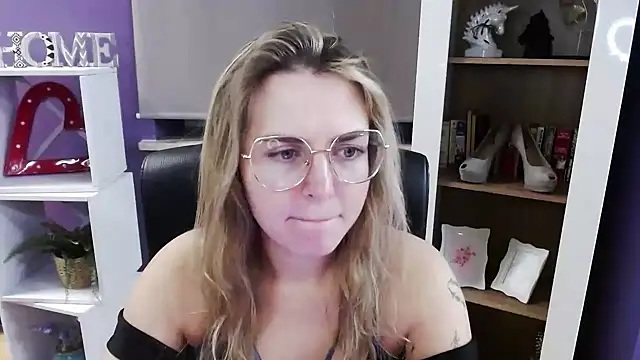 Zoey Erotic online show from 25, 11, 2025