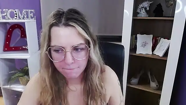 Zoey Erotic online show from 15, 12, 2025