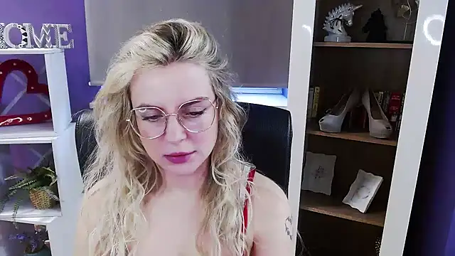 Zoey Erotic online show from 2, 3, 2026