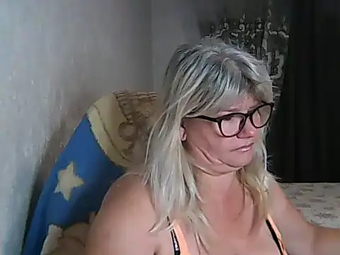 Snapshot of Diana_49 chatting on 3, 10, 2025 Diana 49 online show from 3, 10, 2025