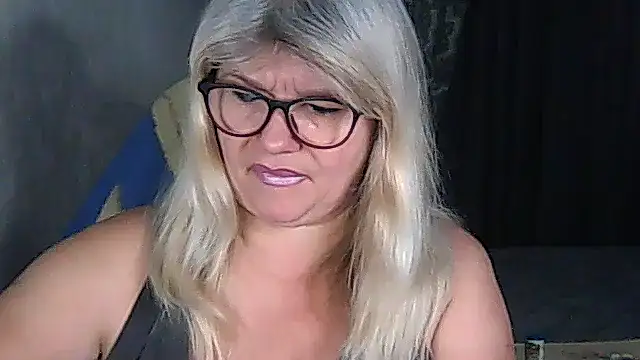 Snapshot of Diana_49 chatting on 4, 11, 2025 Diana 49 online show from 4, 11, 2025