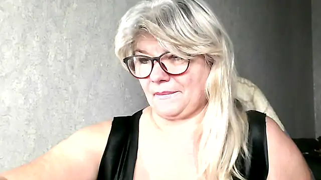 Snapshot of Diana_49 chatting on 3, 12, 2025 Diana 49 online show from 3, 12, 2025