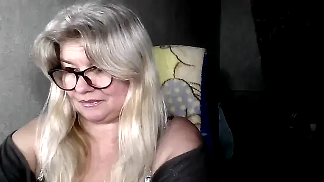 Snapshot of Diana_49 chatting on 3, 2, 2026 Diana 49 online show from 3, 2, 2026