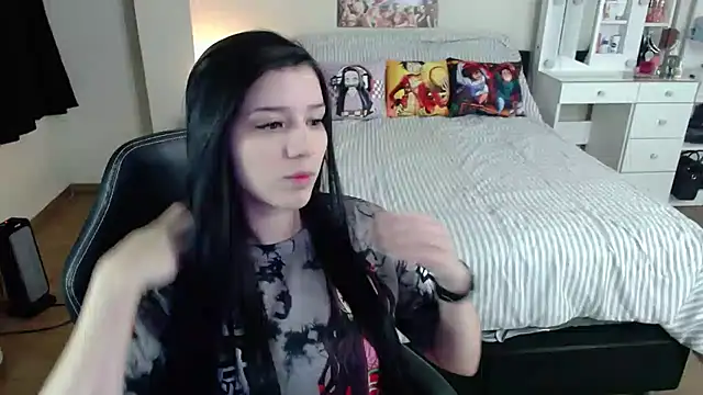 Snapshot of kittykat18x chatting on 12, 9, 2025 kittykat18x online show from 12, 9, 2025