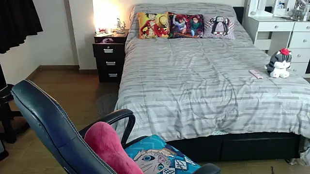 Snapshot of kittykat18x chatting on 27, 10, 2025 kittykat18x online show from 27, 10, 2025