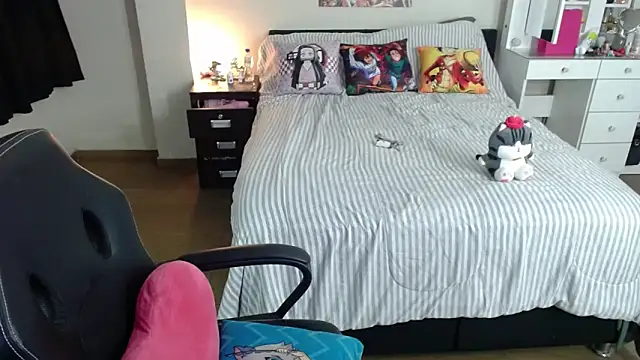 Snapshot of kittykat18x chatting on 6, 11, 2025 kittykat18x online show from 6, 11, 2025