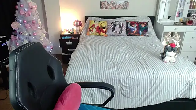 Snapshot of kittykat18x chatting on 16, 12, 2025 kittykat18x online show from 16, 12, 2025