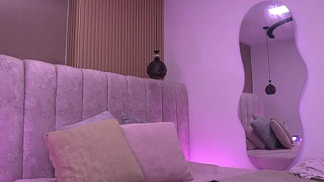 Snapshot of violeta_aroca chatting on 3, 7, 2026 violeta aroca online show from 3, 7, 2026