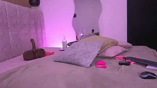 Snapshot of violeta_aroca chatting on 7, 7, 2026 violeta aroca online show from 7, 7, 2026