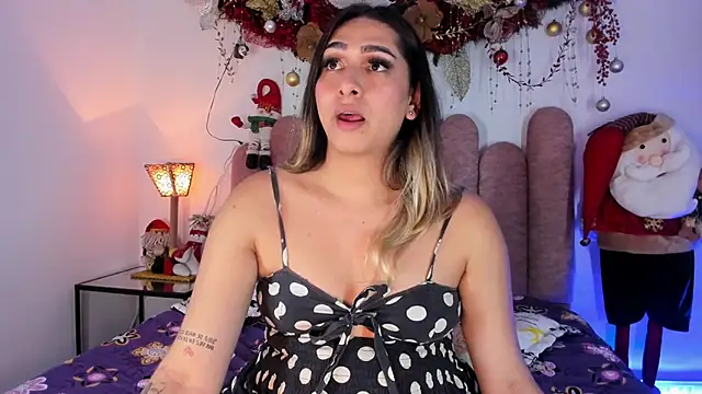 Snapshot of ISABELLASSMITH chatting on 12, 12, 2024 ISABELLASSMITH online show from 12, 12, 2024