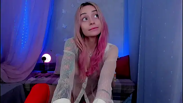 Snapshot of LickLizzy chatting on 3, 1, 2025 LickLizzy online show from 3, 1, 2025