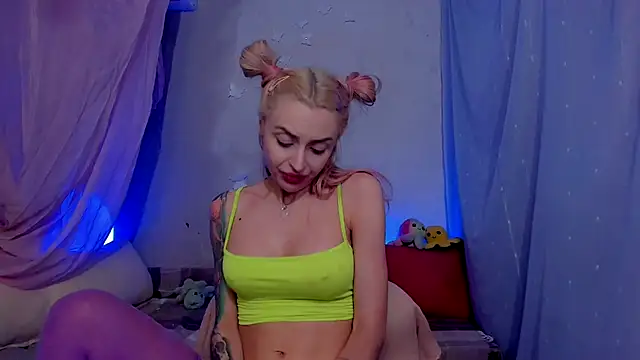 Snapshot of LickLizzy chatting on 18, 1, 2025 LickLizzy online show from 18, 1, 2025