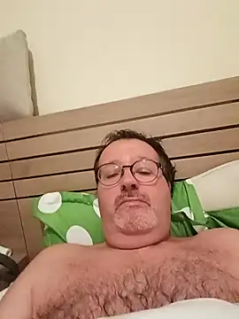 Snapshot of mike9473 chatting on 4, 10, 2025 mike9473 online show from 4, 10, 2025