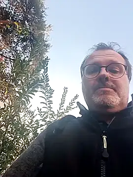 Snapshot of mike9473 chatting on 10, 10, 2025 mike9473 online show from 10, 10, 2025