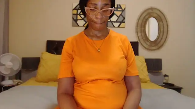 Snapshot of Creamyass22 chatting on 24, 11, 2025 Creamyass22 online show from 24, 11, 2025