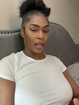 CandyLuxxxx online show from 6, 3, 2025