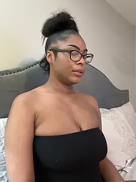 CandyLuxxxx online show from 6, 3, 2025