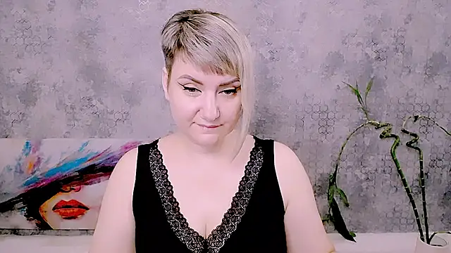 Snapshot of Djullia chatting on 4, 7, 2026 Djullia online show from 4, 7, 2026